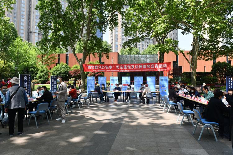 刑事法学院成功举办司法鉴定及法律服务现场咨询活动，推动司法鉴定服务深入人心